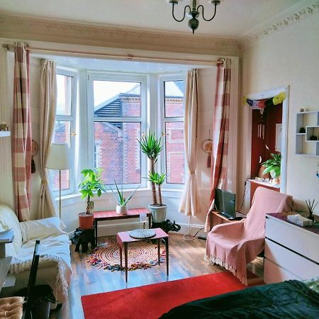 Spacious Flat In Bridgeton, Glasgow Exterior photo